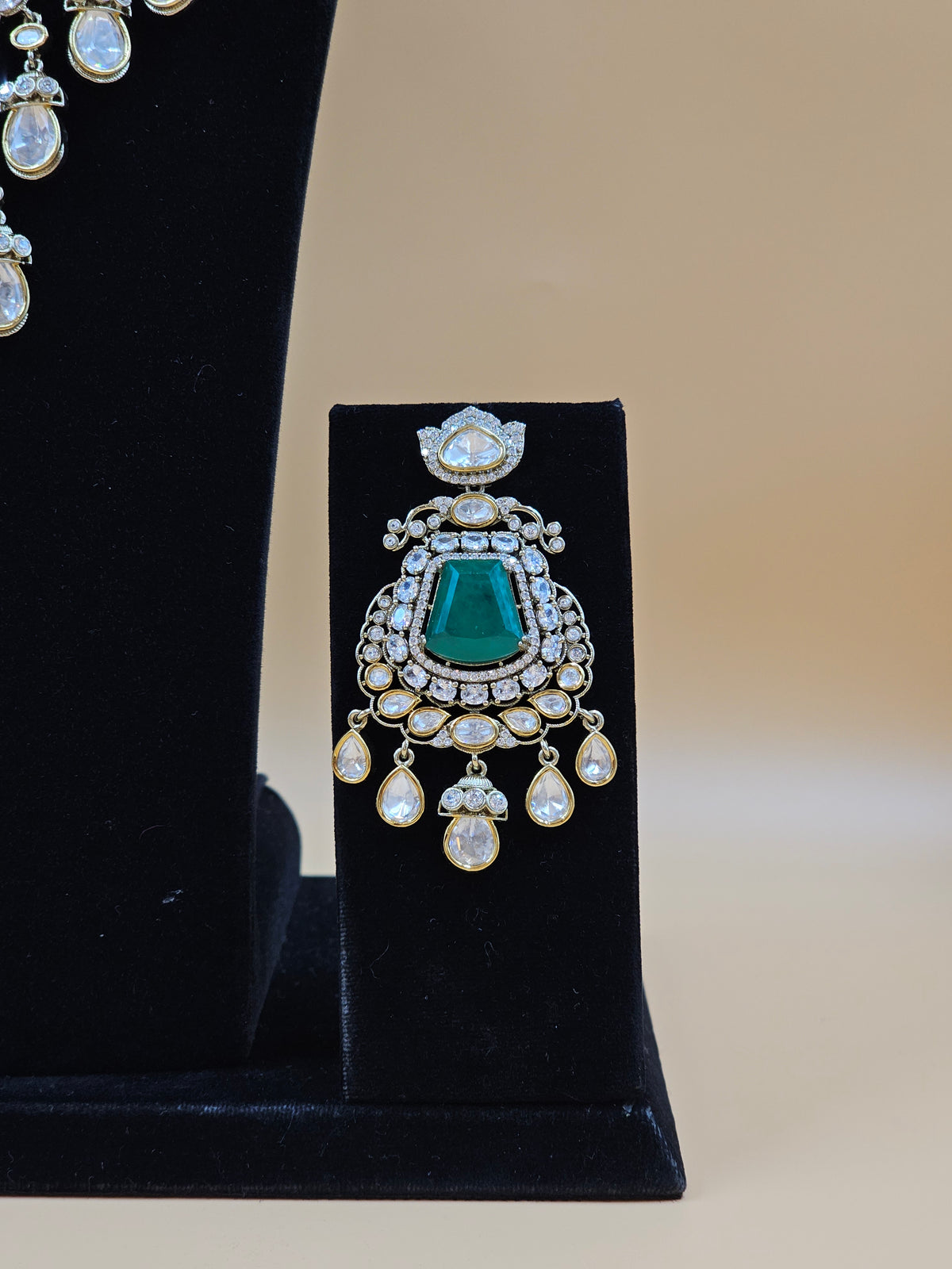 Elegant Emerald Green Kundan Necklace Set