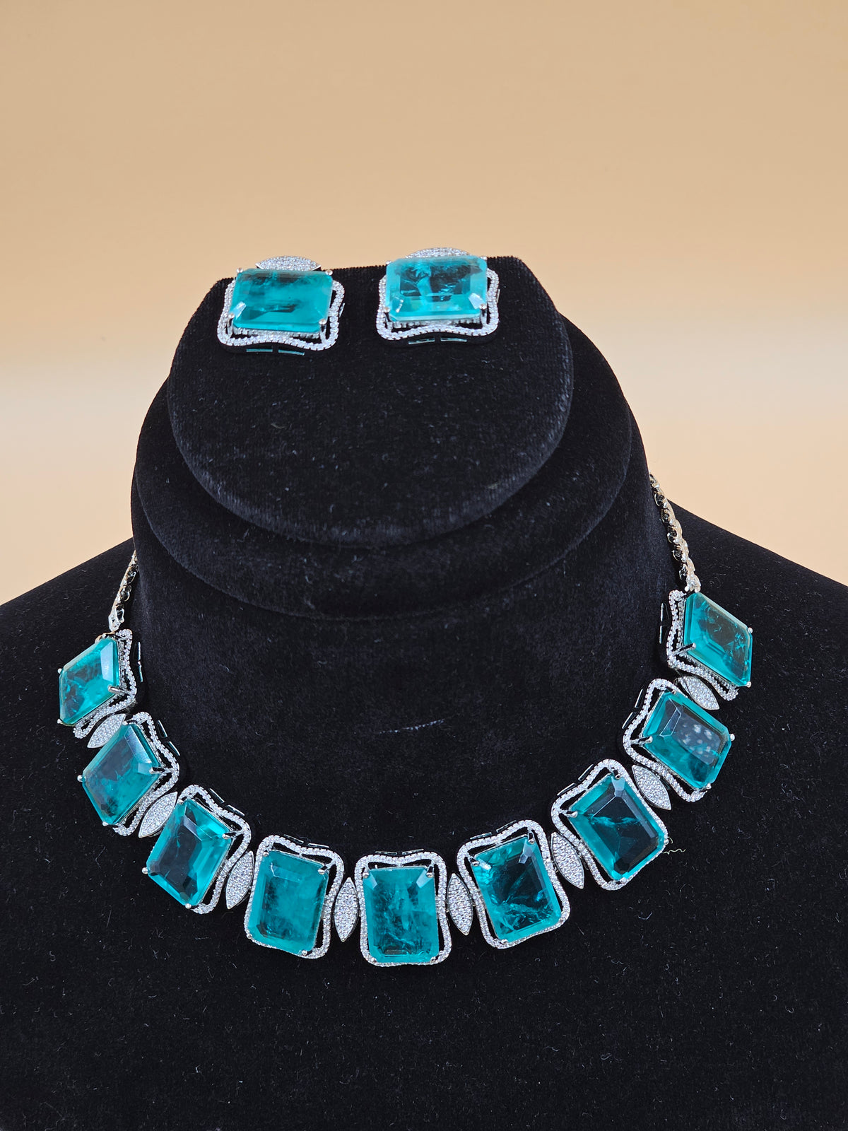Gold-Tone Traditional Choker Necklace Set with Floral Stonework