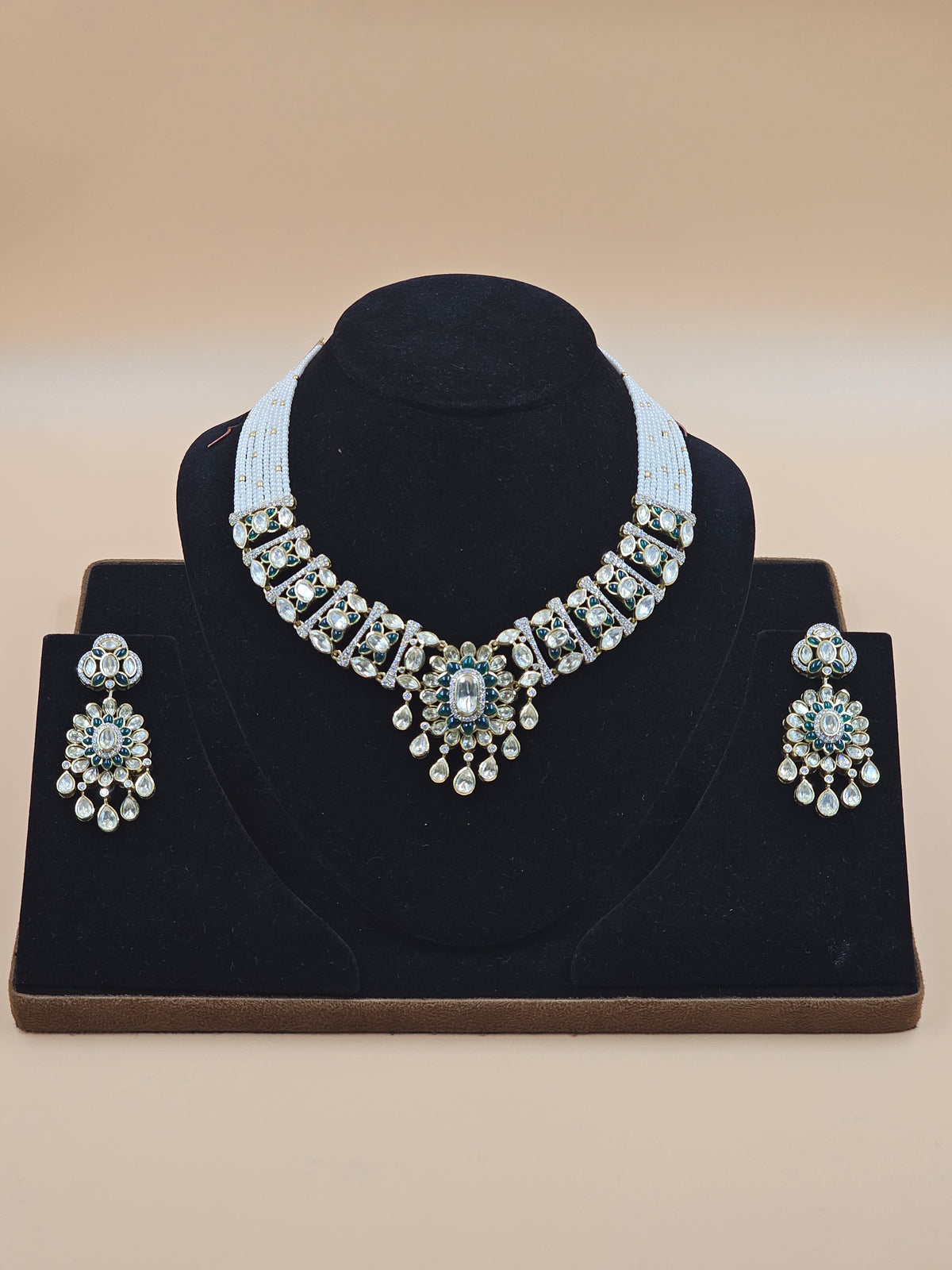 Elegant White Kundan Pearl Necklace Set