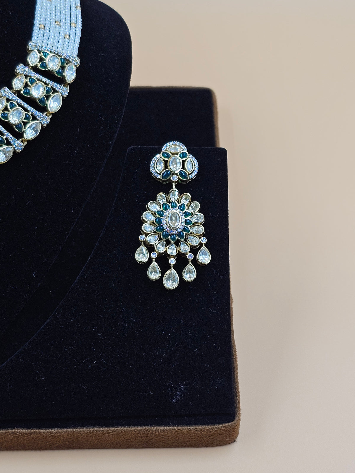 Elegant White Kundan Pearl Necklace Set