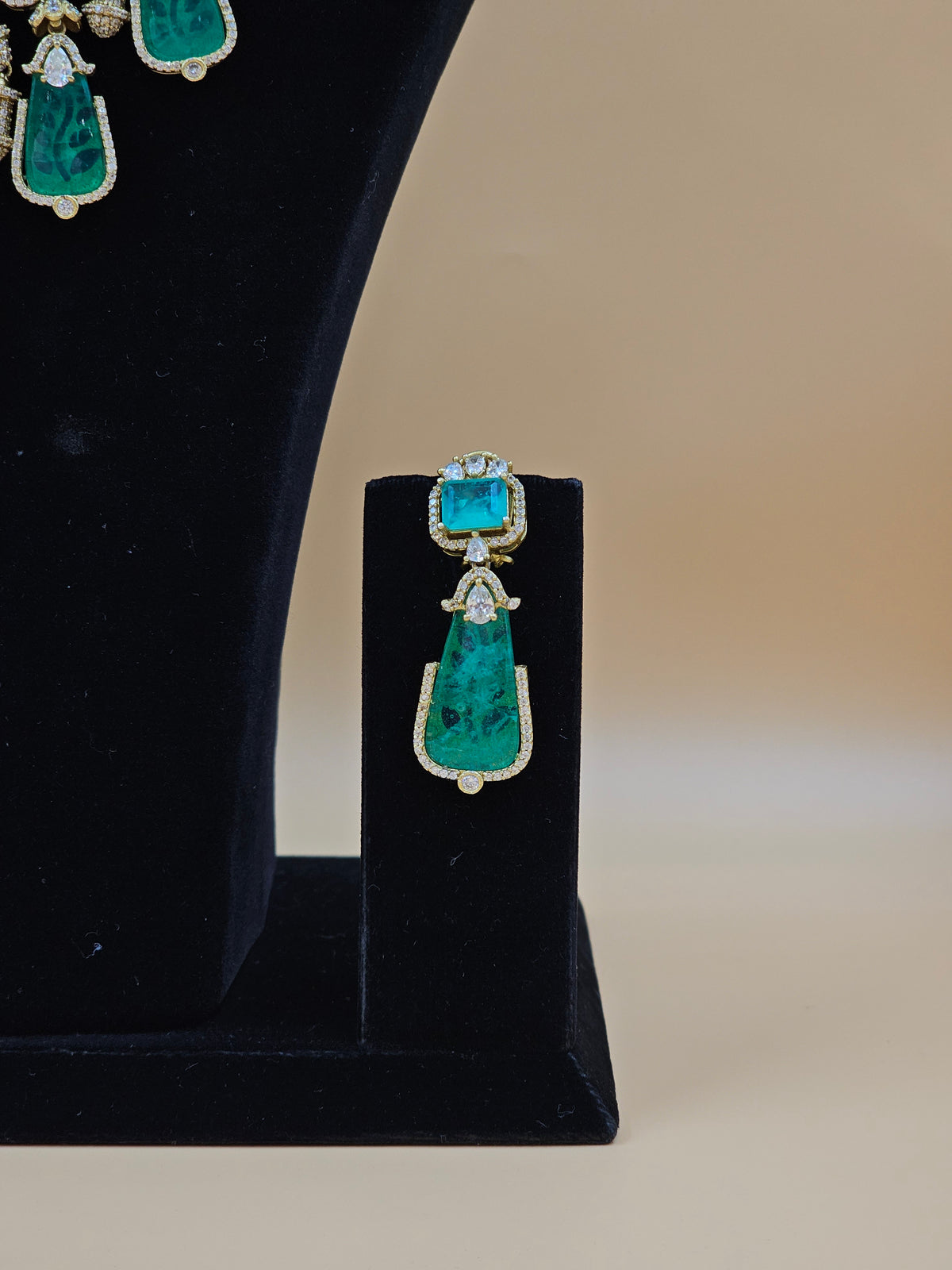 Emerald Green Stone Gold-Plated Bridal Necklace Set